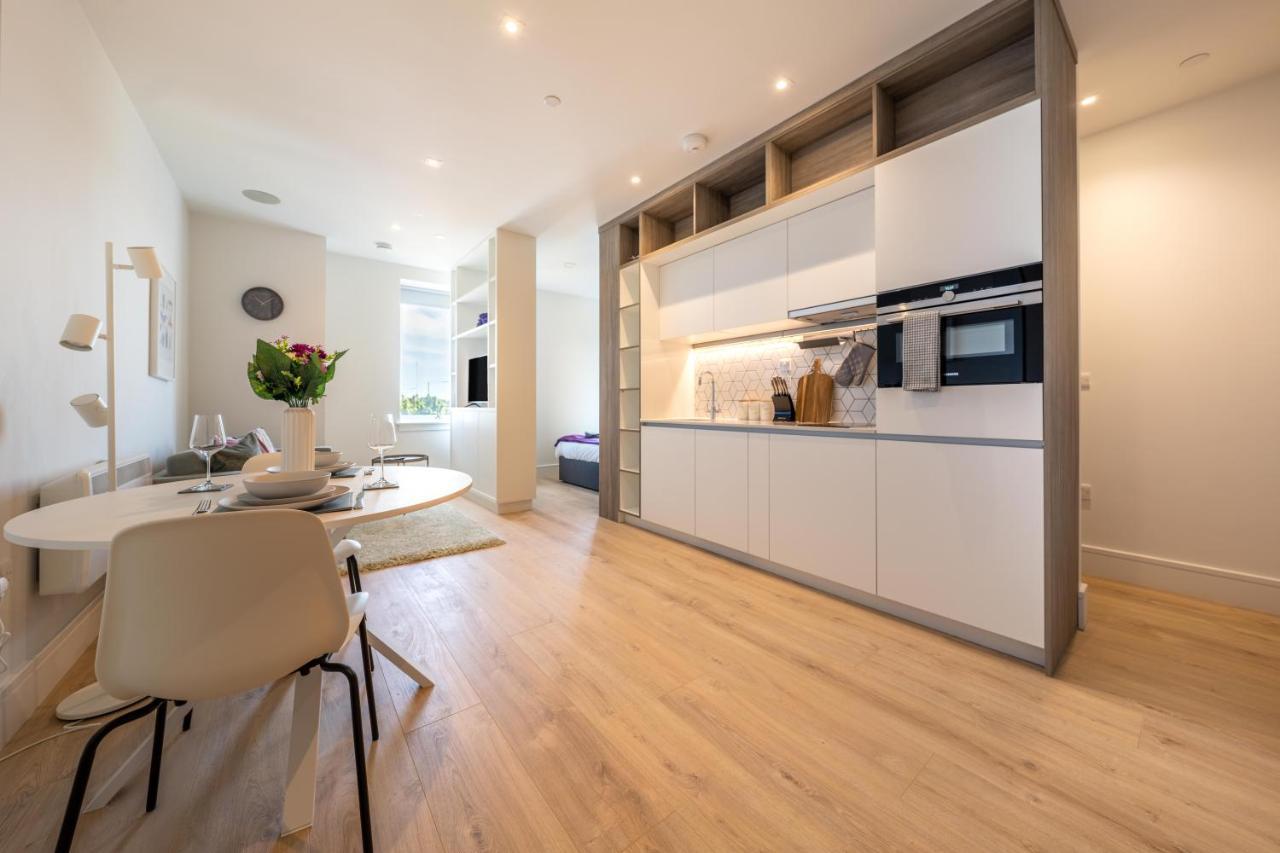 Cozy Apartments - Free Wifi And Parking Onsite Feltham Exterior photo